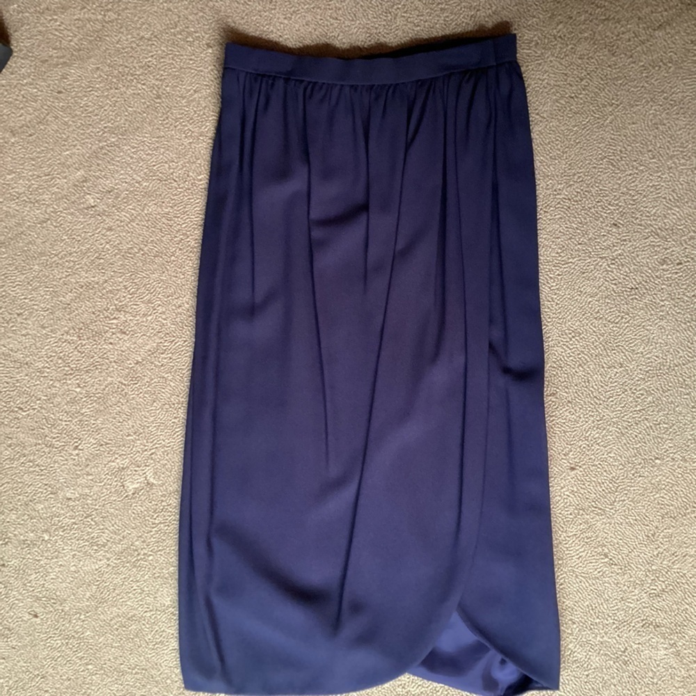 Women’s Vintage Oscar de la Renta wrap skirt. Size 4 Navy Blue